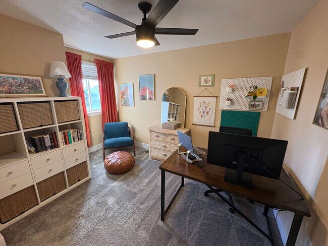Building Photo - 3bd/2.5ba Paired Home in Trailside w/ side yard