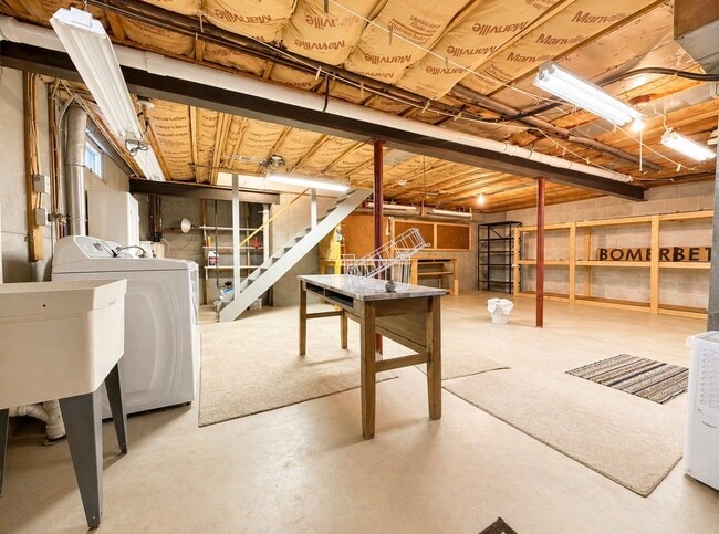 Building Photo - 209 Vivian Ln