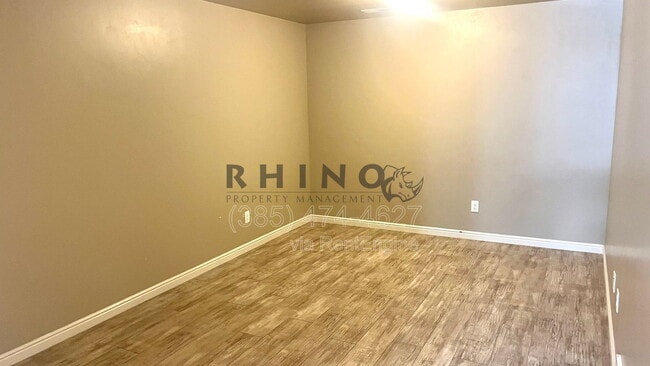 Building Photo - 1385 Bridal Veil Dr