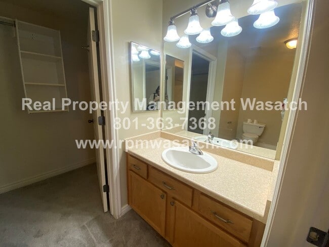 Building Photo - Check Out This Amazing 3 Bedroom 2 Bathroom Condo In Riverton