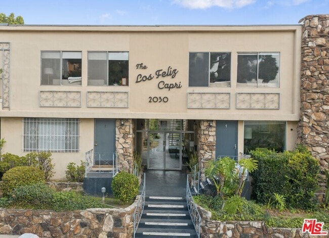 Primary Photo - 2030 N Vermont Ave