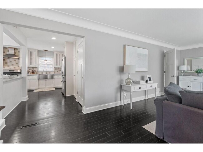 Building Photo - 5036 Richmond Dr