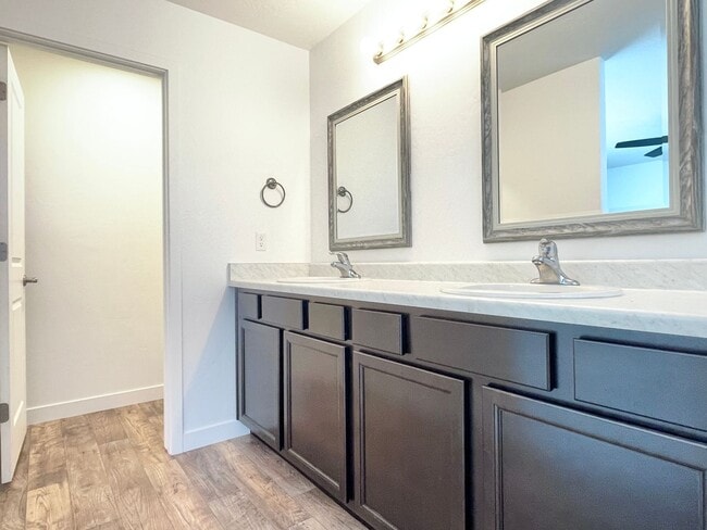 Building Photo - HOLIDAY MOVE IN SPECIAL!