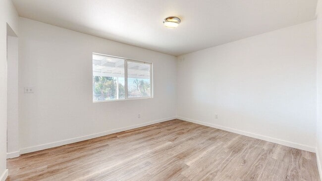 Building Photo - AVAILABLE NOW! RANCHO CUCAMONGA UPDATED Family Home 4+2