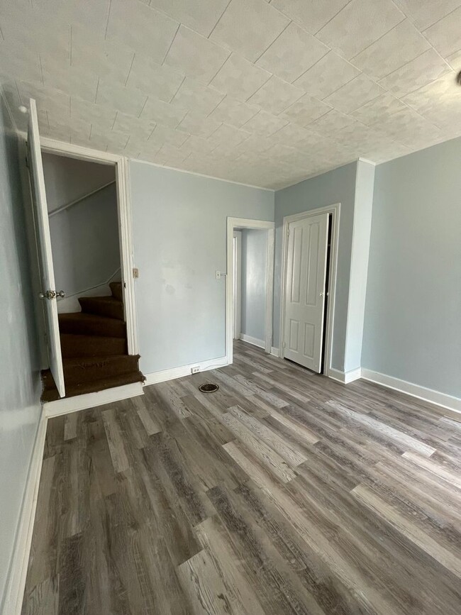 Building Photo - Newly updated 4 bedroom home