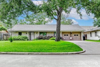 Building Photo - 2015 Mapleton Dr