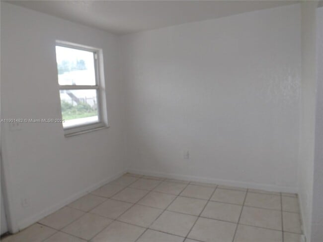 Building Photo - 160 NW 11th Terrace