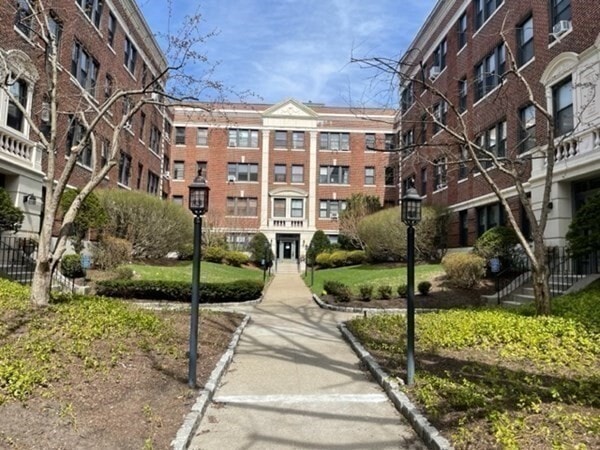 Building Photo - 145 Englewood Ave