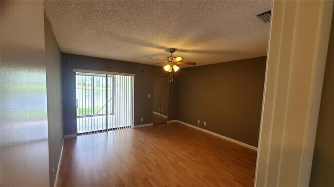 Building Photo - 3853 Carambola Cir N