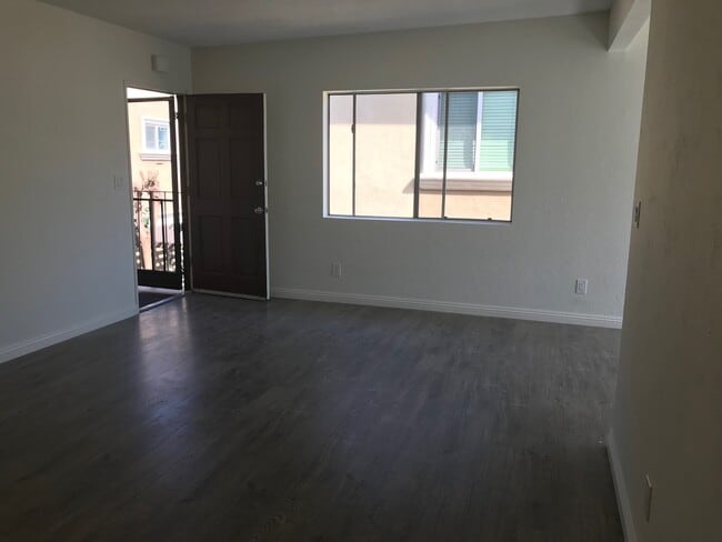 Entry way - 2016 Ruhland Ave
