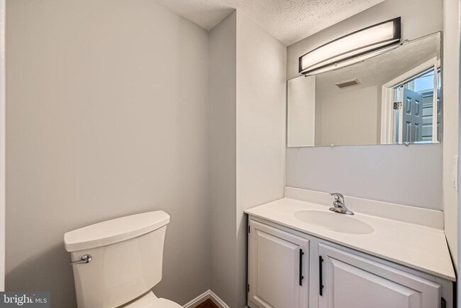 Building Photo - 824 Century St