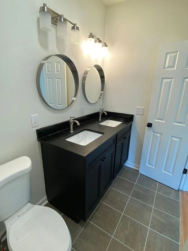 Building Photo - 610