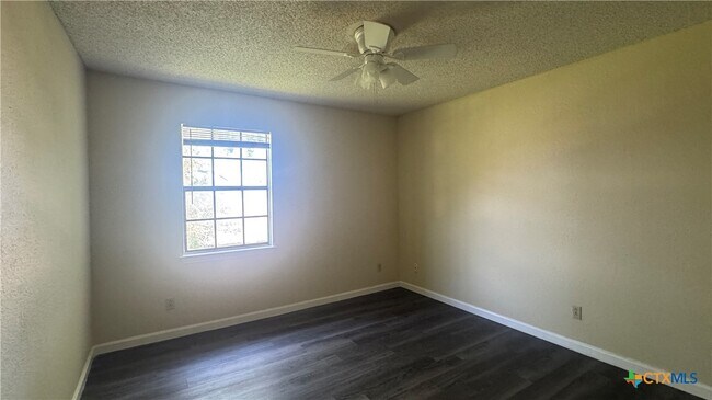 Building Photo - 2109 Hinkle Ave