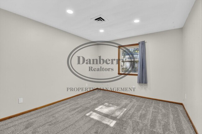 Building Photo - 3018 Gleneagle Dr