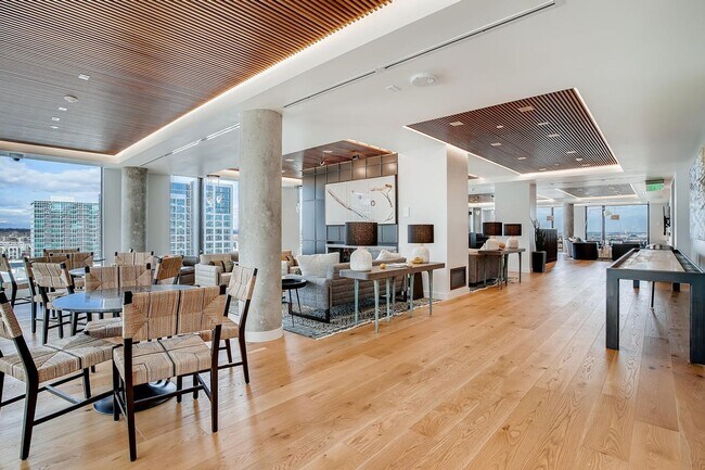 Building Photo - Northwest Facing 1 bedroom, 1 bathroom Con...