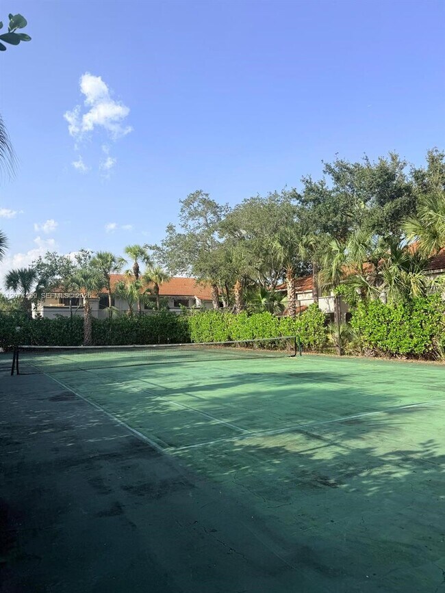 Building Photo - 3228 Coral Lake Dr