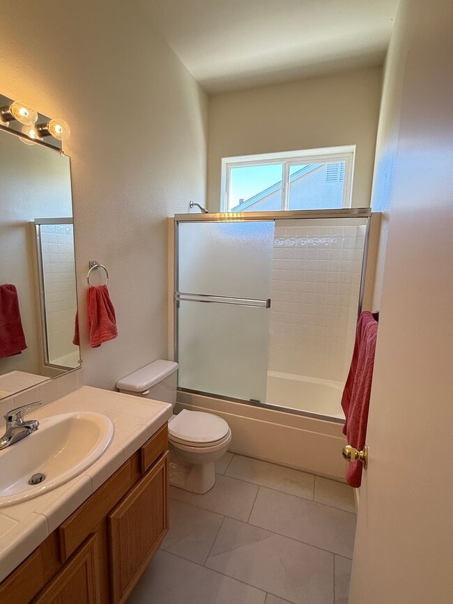Building Photo - Beautiful 3 Bedrooms, 2 Baths with a 3 Car...