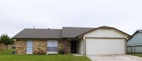 Building Photo - 1606 Daude Ave