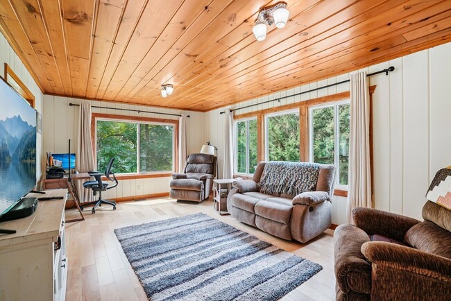 Building Photo - N3219 Cherry Rd