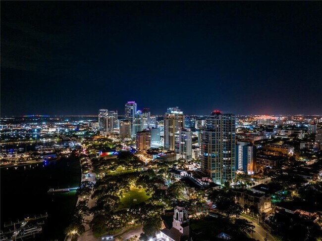 Building Photo - 400 Beach Dr NE