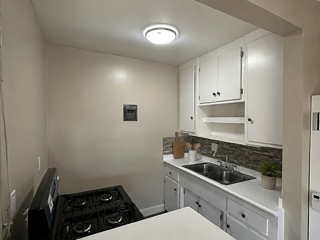 Building Photo - 911 W. La Palma Ave.