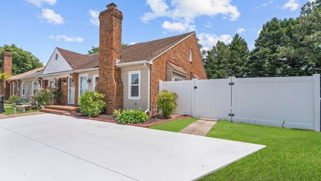 Building Photo - Dam Neck Estates Townhomes