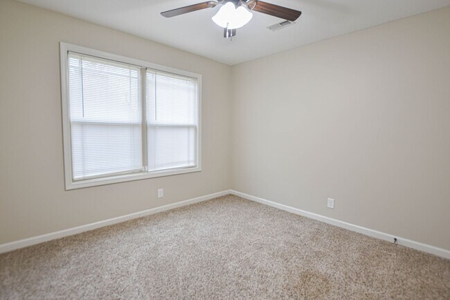 Building Photo - Pet Friendly Three Bedroom with Bonus!