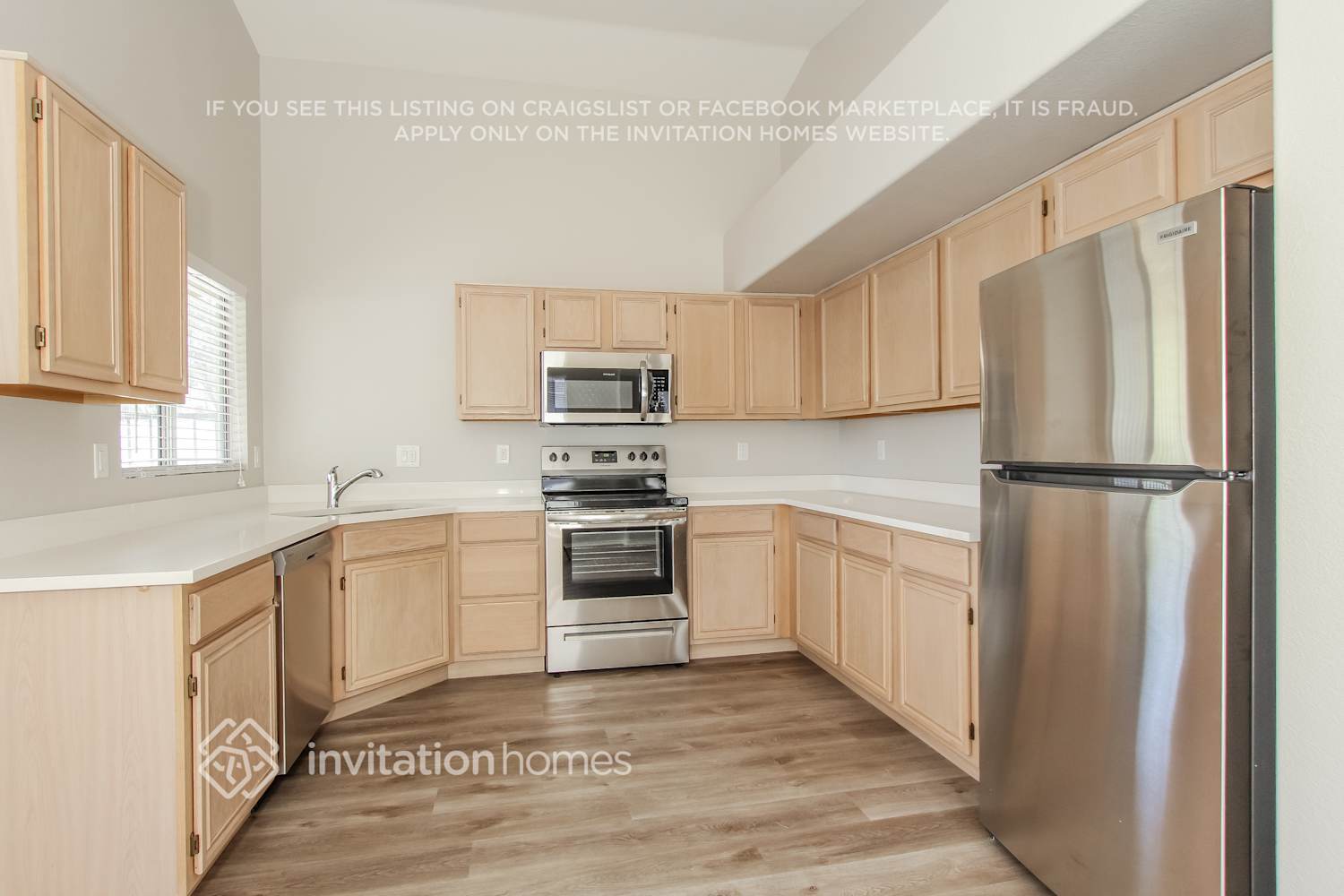 Building Photo - 8343 W Bloomfield Rd