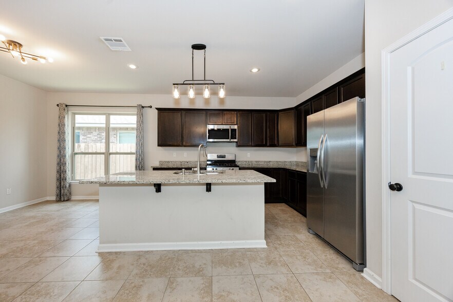 Building Photo - 8578 Arabella Ave