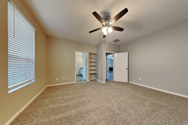 Building Photo - 12115 Carriage Oak Cir
