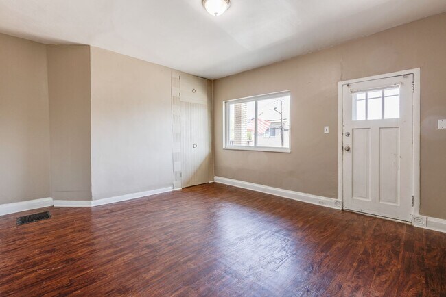 Building Photo - 2120 Salisbury St