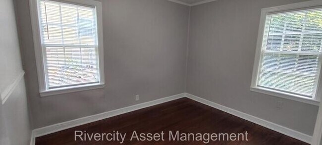 Building Photo - Berclair Gem with a BONUS ROOM!!!!!! Secti...