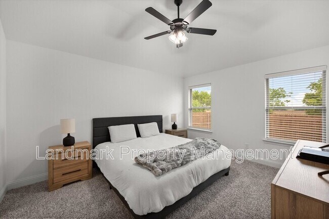 Building Photo - 816 Tesslynn Ave