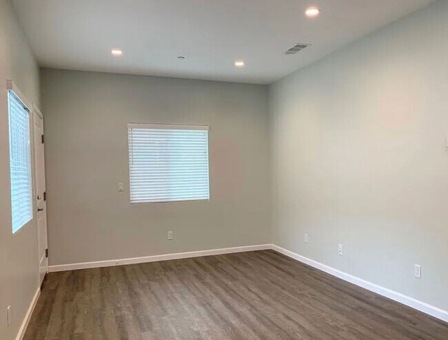 Building Photo - Imperial Beach 2 bed/2 bath home