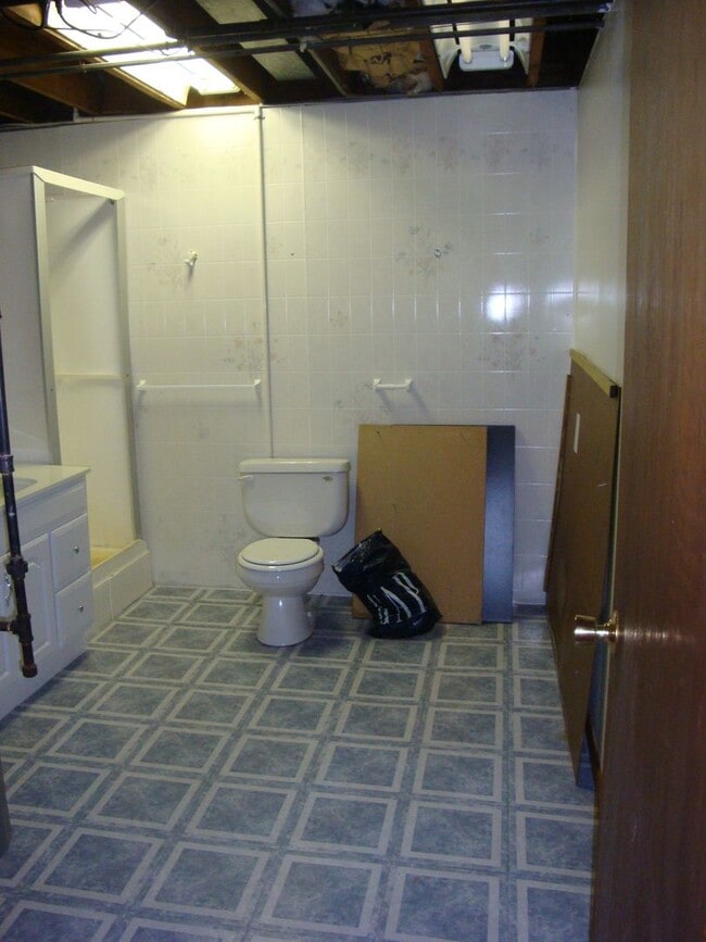 Building Photo - 3 Bedroom, 2 Bath Single Family Home in Quiet Kenosha Neighborhood