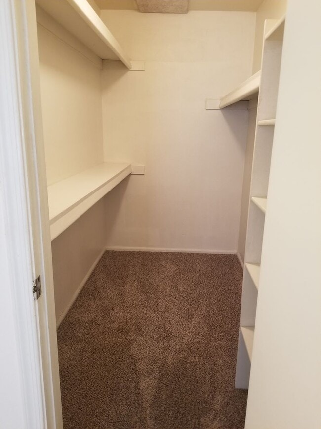 Building Photo - AVAILABLE NOW 2 BEDROOM 2 BATH CONDO WOODG...