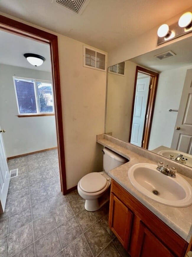 Building Photo - Stunning 4 bedroom home in Claremont Ranch!