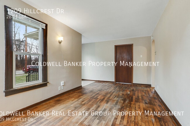 Building Photo - 1209 Hillcrest Dr