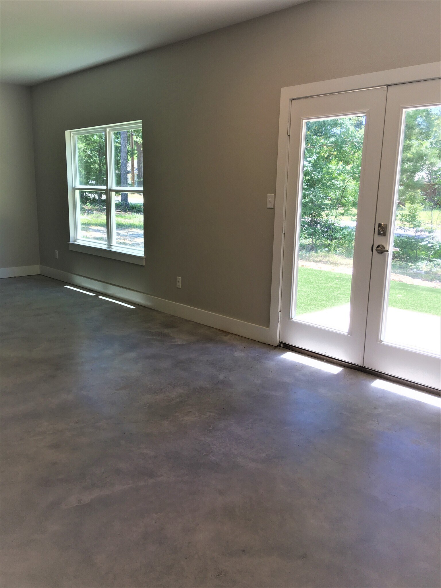 Living/Dining - 10661 Brothers Ln