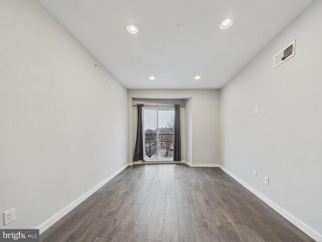 Building Photo - 521 W Norris St