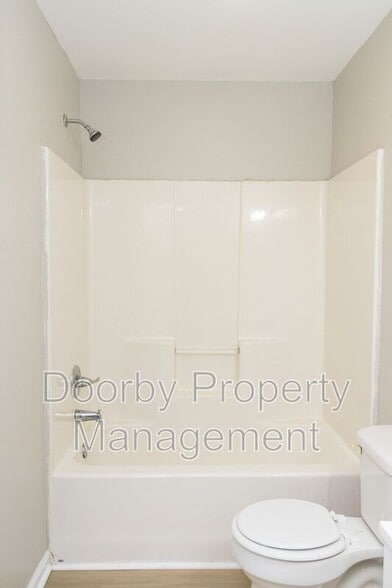 Building Photo - 3635 6th Ave