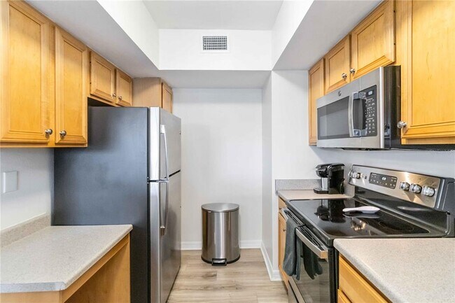 Building Photo - 1050 Villagio Cir