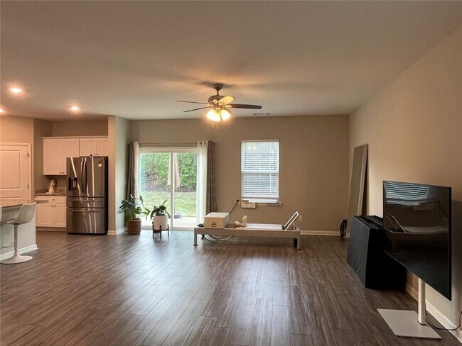 Building Photo - 4707 Waxwing St
