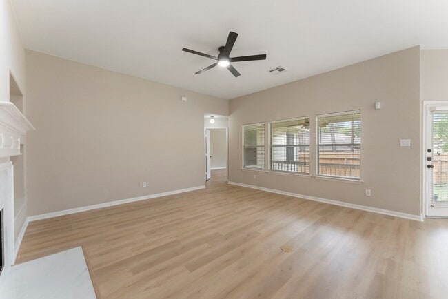 Building Photo - 99 E Foxbriar Forest Cir