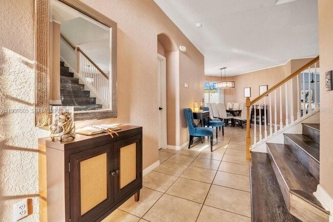 Building Photo - 321 Corvina Dr