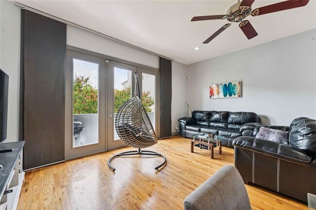 Primary Photo - 2020 Tuam St
