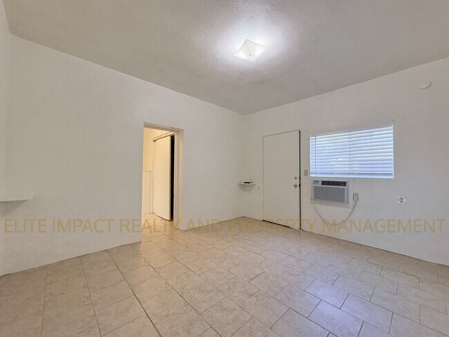 Building Photo - 2454 N Treat Ave