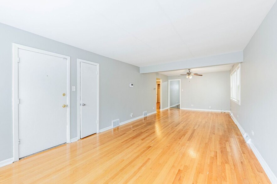 Building Photo - 7637 S Essex Ave