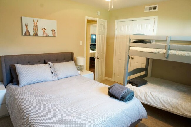 Building Photo - 1919 Puritan Dr