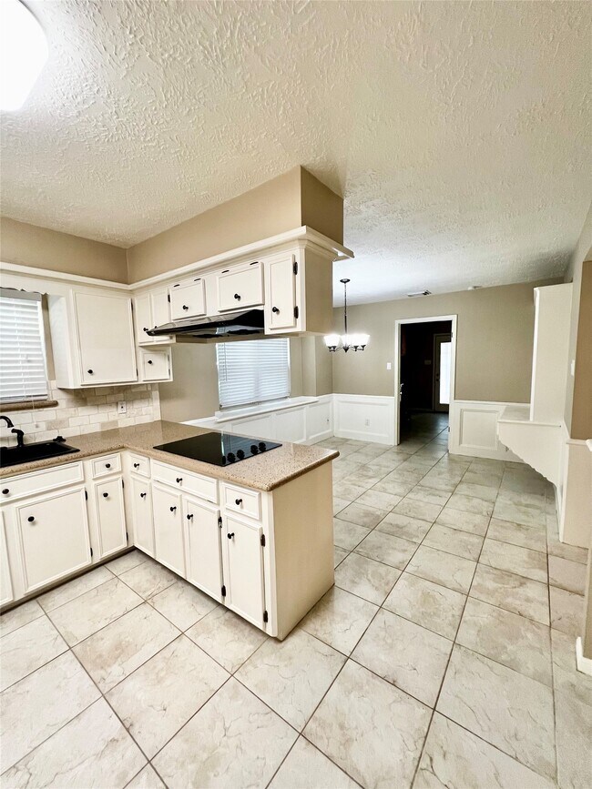 Building Photo - 17527 Forest Mist Dr